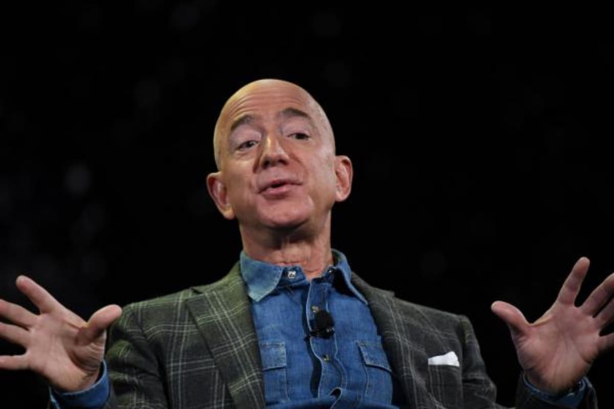 Jeff Bezos y su exesposa MacKenzie Scott tienen un valor combinado de US$230.000 millones, lo que significa que representan el 80% de la riqueza total de los exalumnos multimillonarios de Princeton