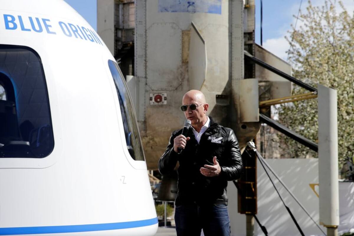 Jeff Bezos y su hermano Mark irán a bordo del New Shepard en el primer vuelo tripulado este 20 de julio