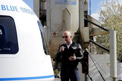 Jeff Bezos y su hermano Mark irán a bordo del New Shepard en el primer vuelo tripulado este 20 de julio