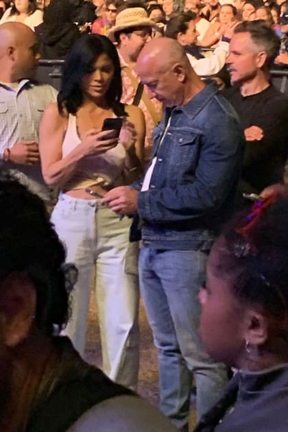 Jeff Bezos y su pareja Lauren Sánchez, en el festival Coachella
