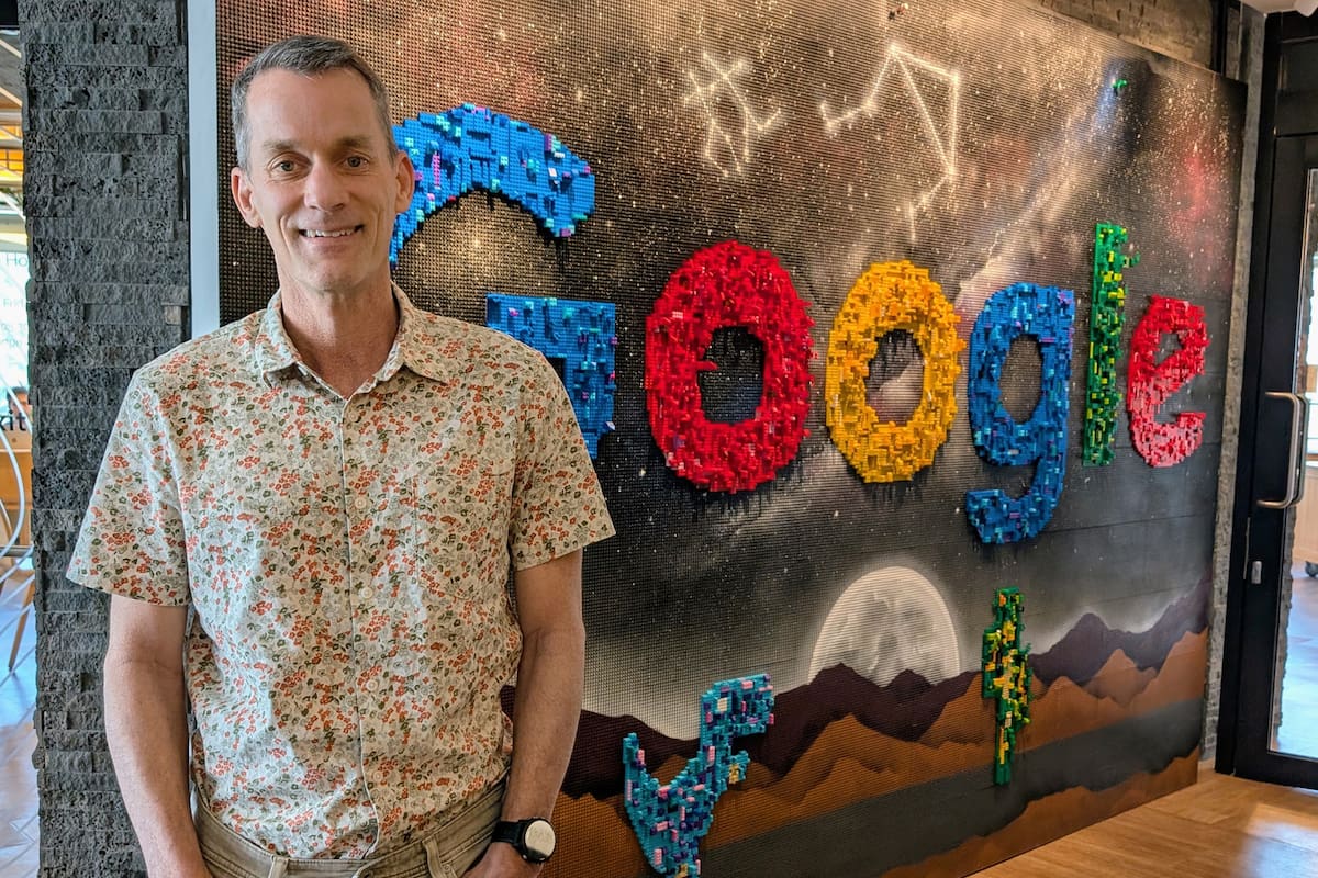 Jeff Dean: "Al igual que en innovaciones tecnológicas anteriores, la realidad del impacto potencial de la IA es más matizada"
