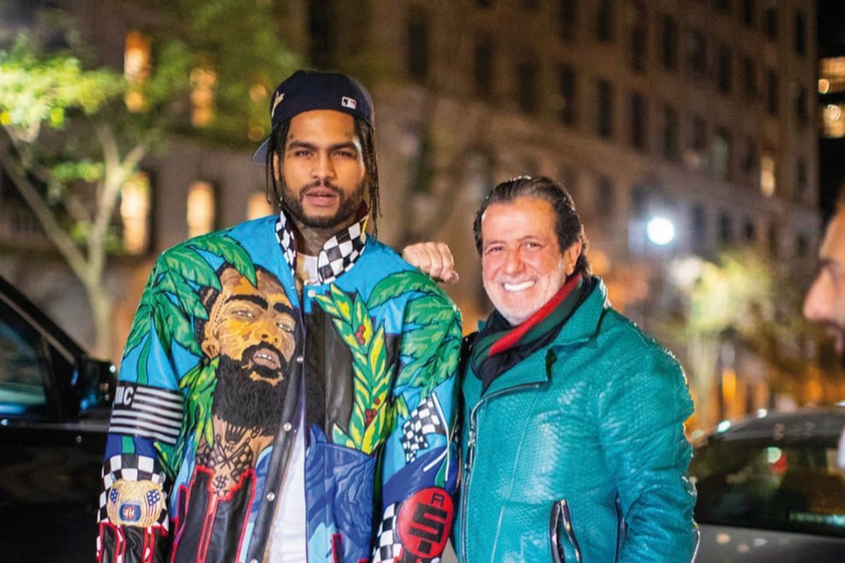 Jeff Hamilton es célebre por sus chaquetas de diseño. Aquí, junto a Dave East.