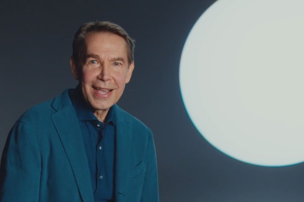 Jeff Koons en el video de lanzamiento del proyecto