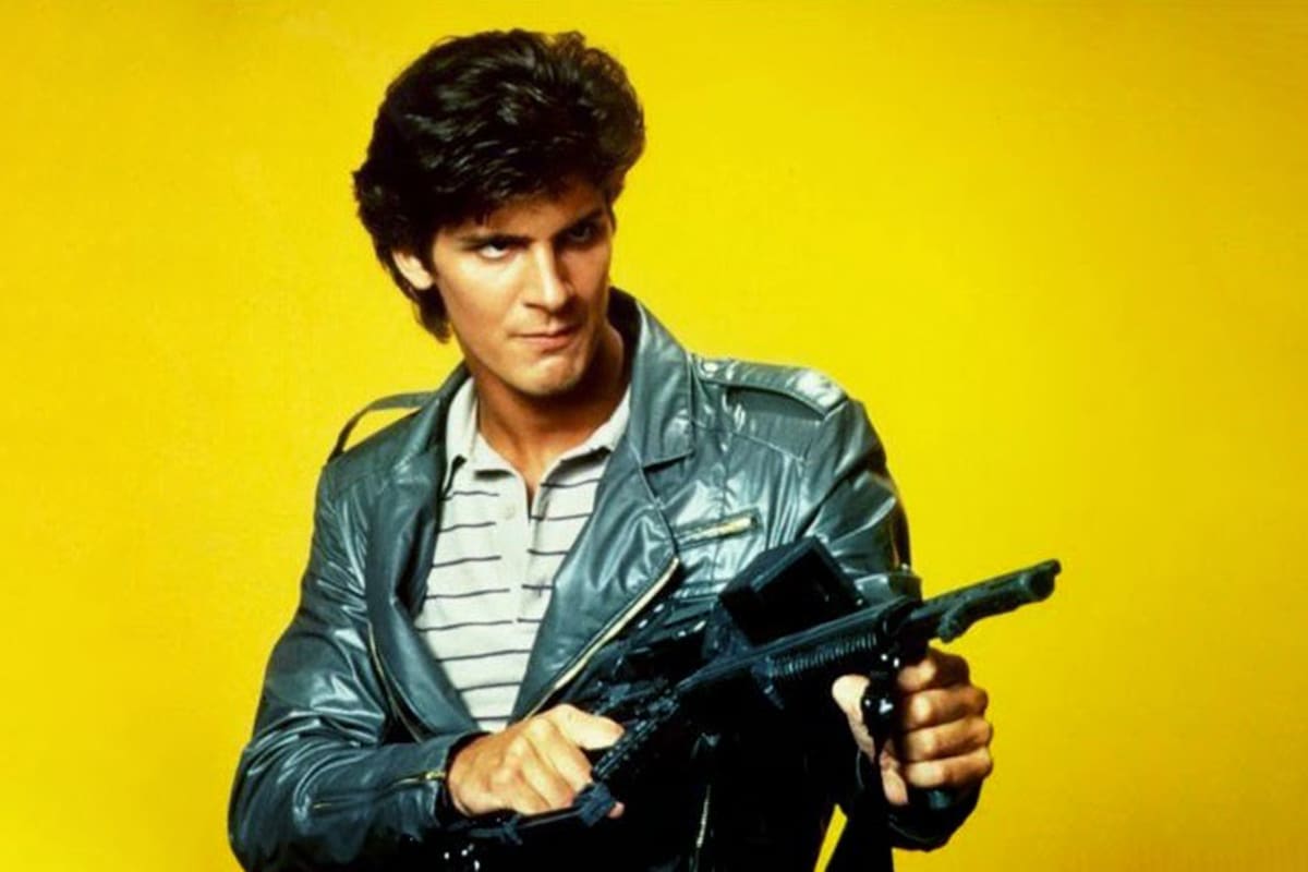 Jeff Yagher como el galán Kyle Bates de V: Invasión Extraterrestre