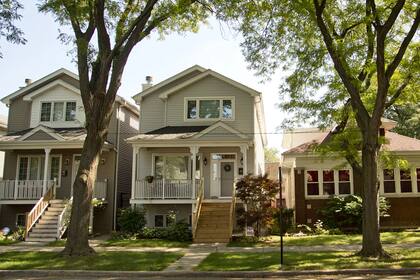 Jefferson Park se considera el vecindario más seguro para migrantes que buscan una casa en 2025, según ChatGPT