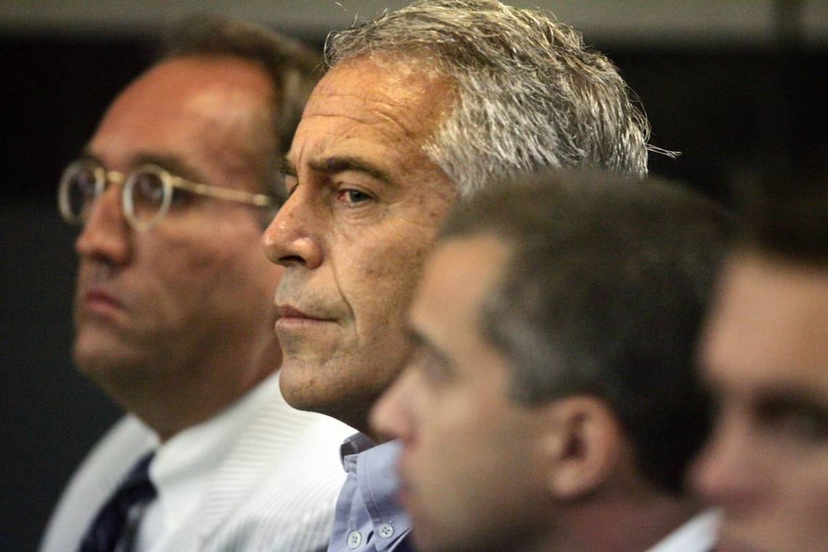 Jeffrey Epstein fue acusado por decenas de adolescentes por abuso sexual