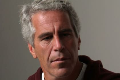 Jeffrey Epstein habría filmado secretamente a sus invitados a través de cámaras ocultas en los dormitorios de sus residencias