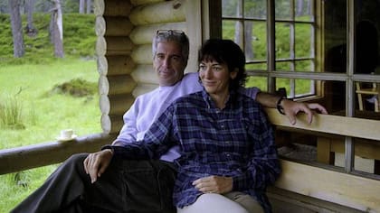 Jeffrey Epstein junto a Ghislaine Maxwell en Balmoral
