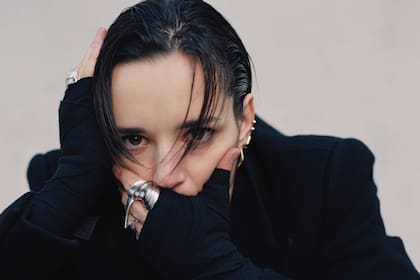 Jehnny Beth, la líder de la feroz banda post-punk Savages, en París, 17 de enero de 2020.