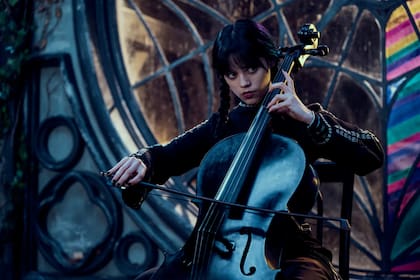 Jenna Ortega es la última en hacerse cargo del personaje de Merlina; en la versión televisiva original de 1964, Lisa Loring interpretó el papel.