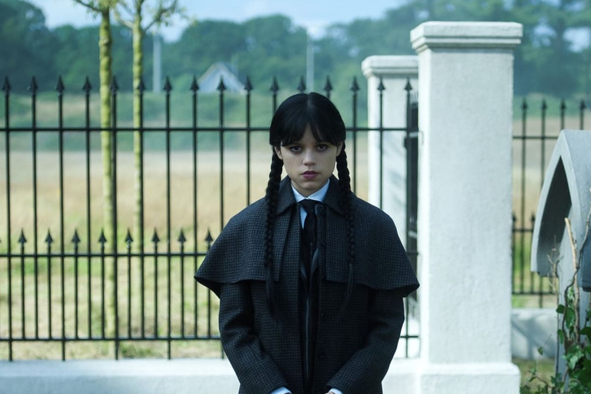 Jenna Ortega interpreta a Wednesday en la popular serie de Netflix que este 2025 estrenará su segunda temporada (X/@netflix)