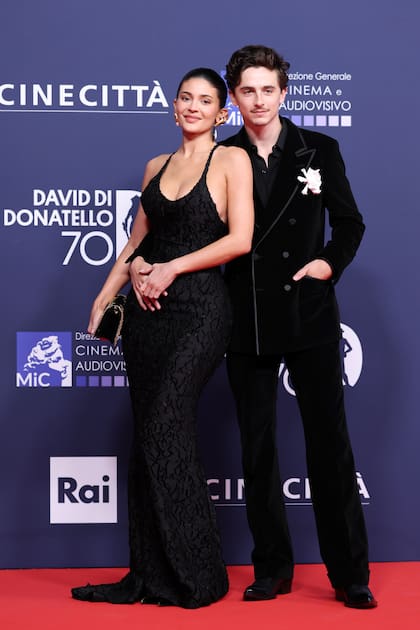 Jenner y Chalamet eligieron un look engamado para su debut en la red carpet como pareja