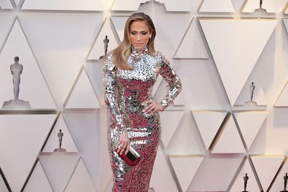 Jennifer López y su particular vestido en la alfombra roja de los Oscar