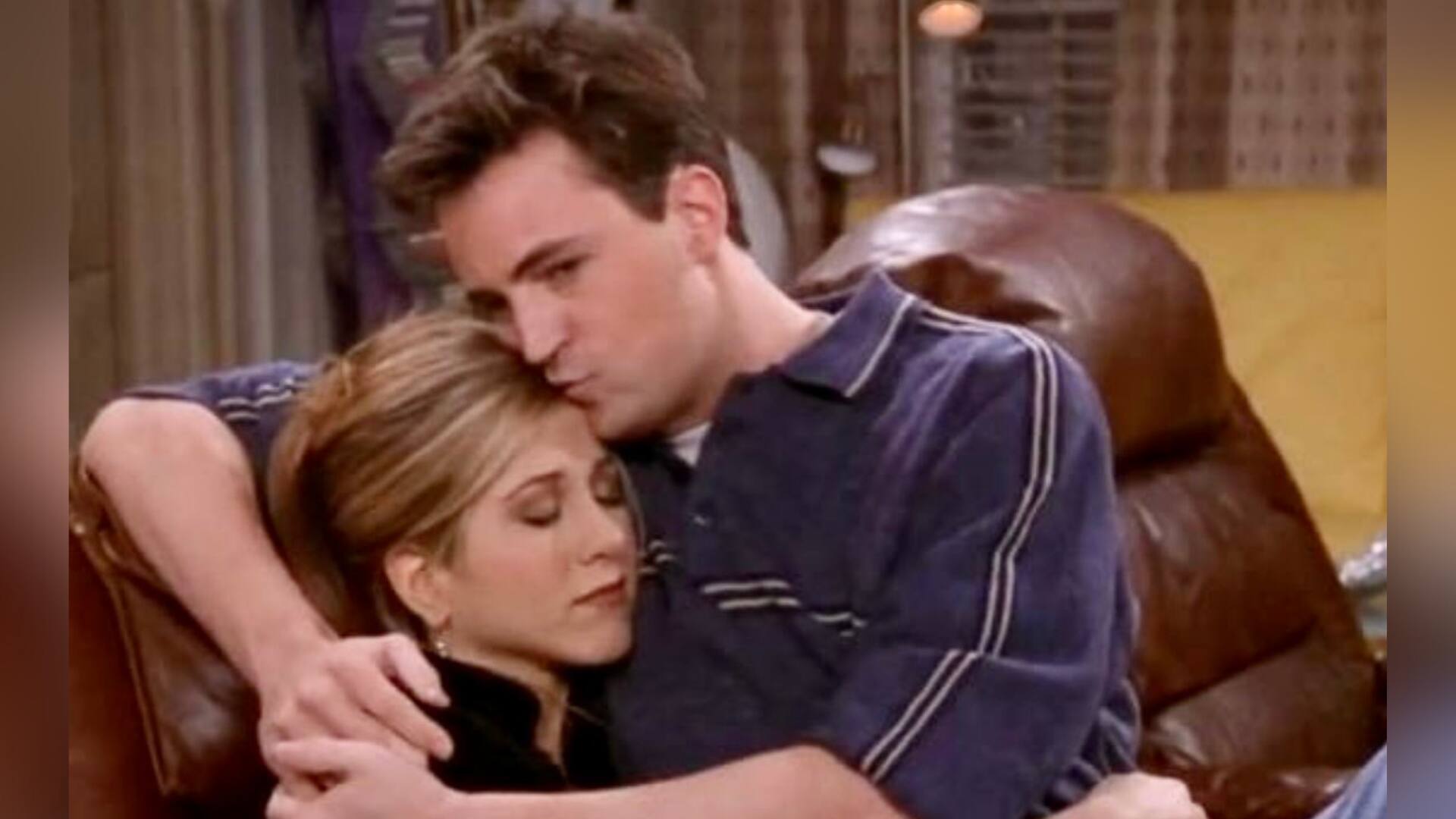 Jennifer Aniston y Matthew Perry como Rachel Green y Chandler Bing en Friends
