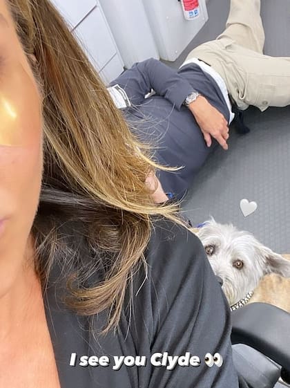 Jennifer Aniston y un hombre sin rostro en el set de The Morning Show