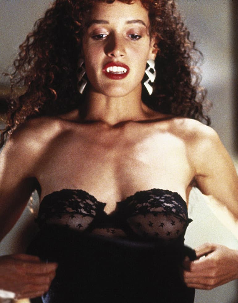 Jennifer Beals en El beso del vampiro (1988)
