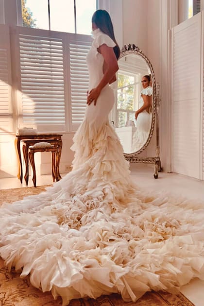 Jennifer deslumbrante con el vestido que llevó durante la ceremonia.