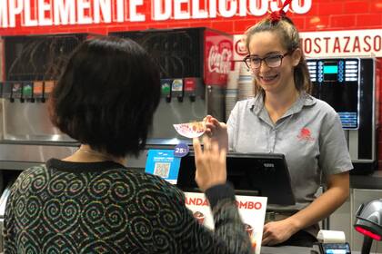 Jennifer es la mayor de cuatro hermanos a los que sus padres siempre les enseñaron el valor por el estudio y el trabajo