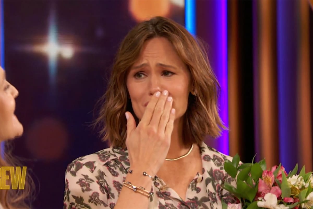 Jennifer Garner agasajada por su cumpleaños número 51 en el ciclo de entrevistas de Drew Barrymore