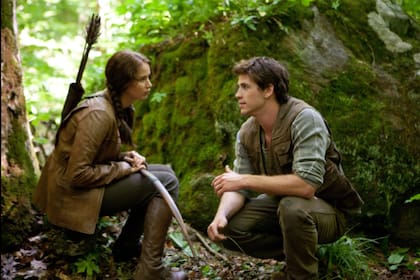 Jennifer Lawrence y Liam Hemsworth tuvieron que besarse un par de veces mientras grababan la saga de Los juegos del hambre (Foto: IMDb / Lionsgate)