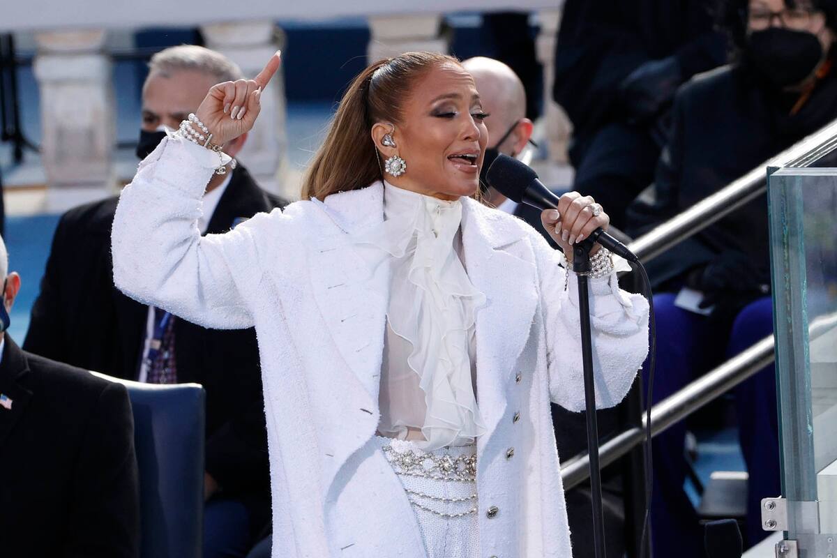 Jennifer Lopez actúa durante la toma de posesión de Joe Biden como el 46. ° presidente de los Estados Unidos en el frente occidental del Capitolio de los Estados Unidos en Washington