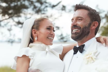 Jennifer Lopez y Ben Affleck celebraron el primer aniversario de casados con fotos inéditas de su matrimonio