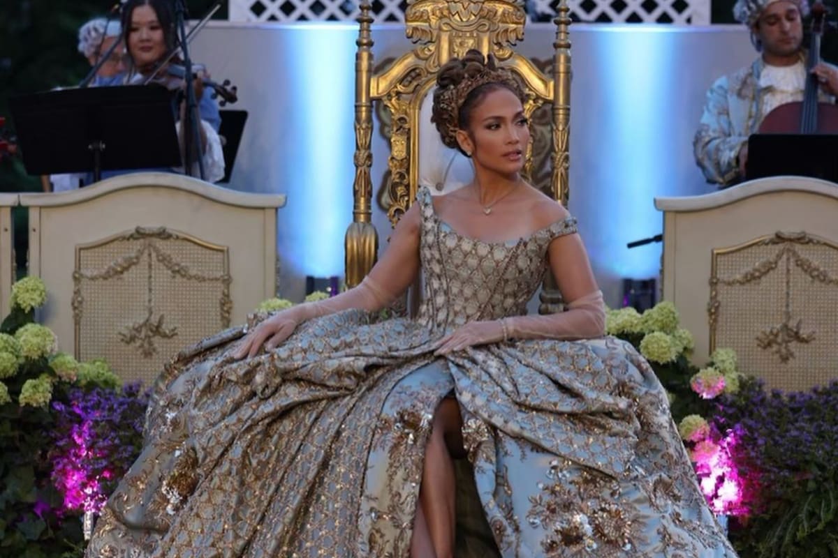 Jennifer Lopez celebró su cumpleaños al mejor estilo de Bridgerton y con la ausencia de Ben Affleck