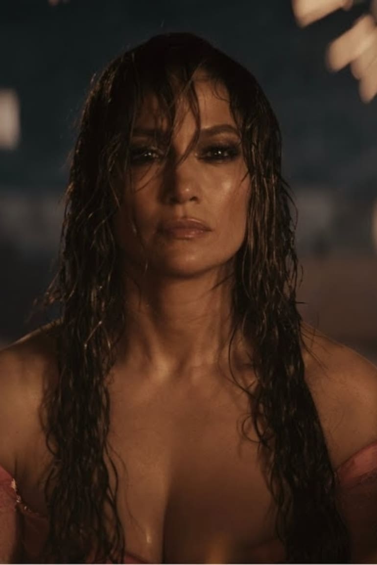 Jennifer Lopez en This Is Me...Now, una secuencia del film autorreferencial disponible en Amazon Prime Video