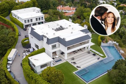 Jennifer López invirtió una cifra impresionante de US$60,85 millones en efectivo para adquirir esta lujosa residencia en Los Ángeles y la mostró en sus redes