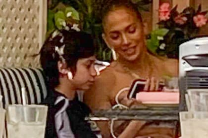 Jennifer Lopez le dedicó un rato a solas a Max, su niño de 13 años