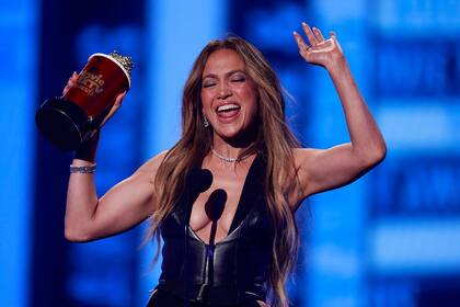 Jennifer Lopez se llevó dos premios: a la trayectoria y a la mejor canción por “On My Way”