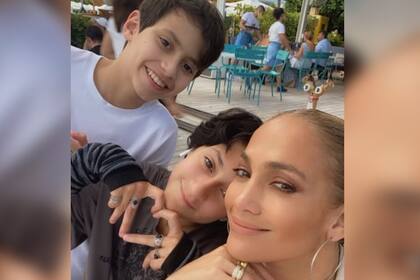 Jennifer Lopez tiene dos hijos: Maximilian y Emme, ambos de 15 años; su padre es el cantante Marc Anthony