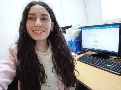 Jennifer valora lo que le da su primer trabajo en blanco: “Me dio tanta confianza que me animé a inscribirme en la carrera de Contadora Pública, que empezaré en 2025″
