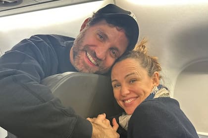 Jennifer y Édgar coincidieron durante un vuelo y la comunidad virtual reaccionó a su encuentro
