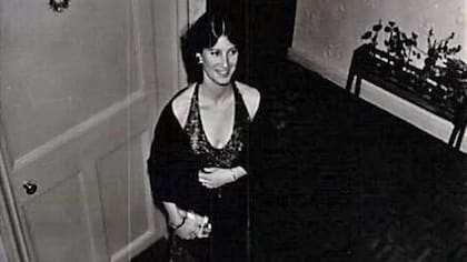Jenny durante un baile en la escuela, en 1975