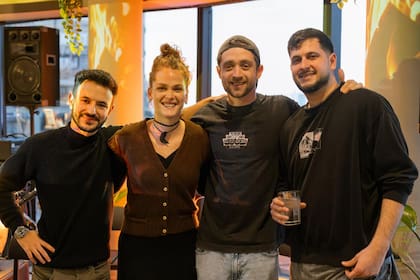 Jenny Martínez junto a los otros tres miembros de Los Netars (Foto: Gentileza Jenny Martínez)