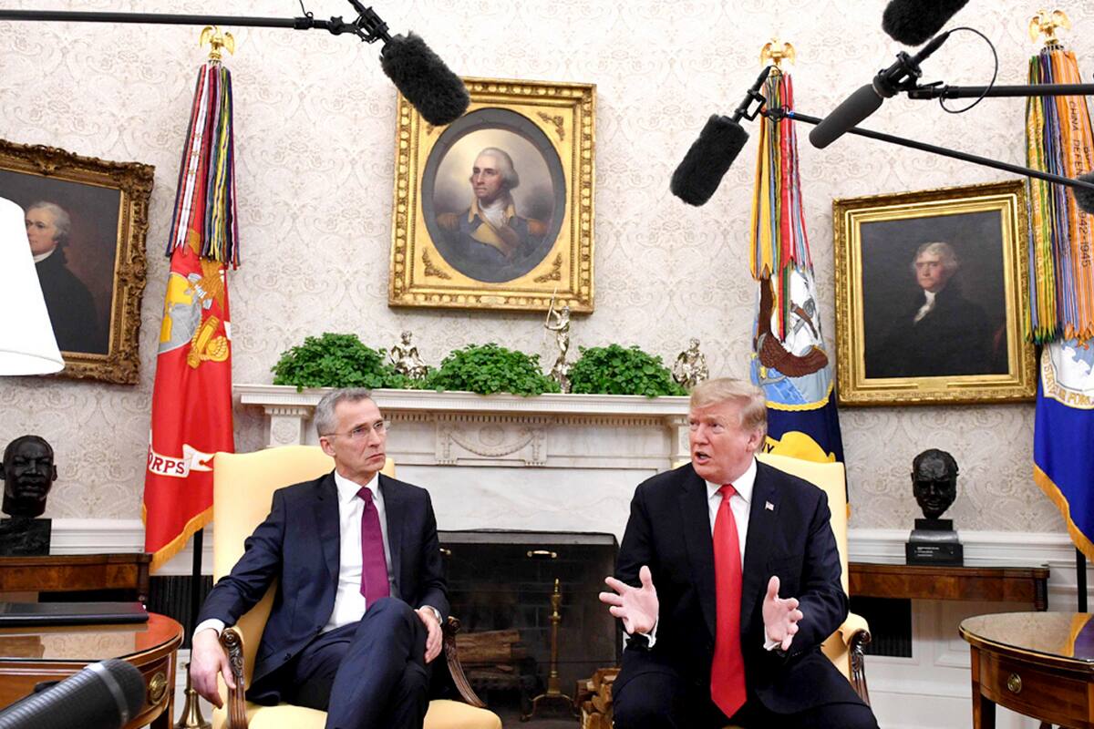Jens Stoltenberg, secretario general de la OTAN, y Trump, ayer, en la Casa Blanca