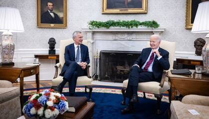 Jens Stoltenberg y Joe Biden.