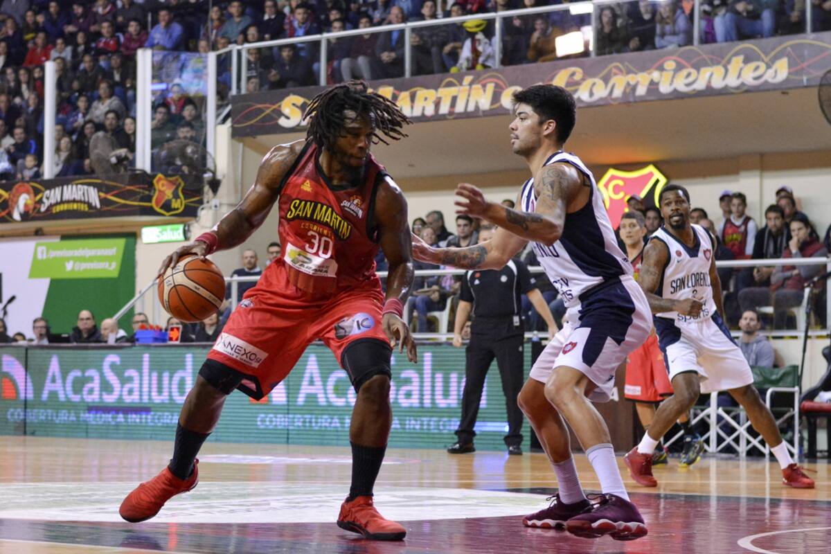 Jeremiah Wood busca penetrar; lo marca el Penka Aguirre