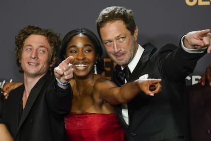 Jeremy Allen White, Ayo Edebiri y Ebon Moss-Bachrach se hicieron amigos durante la grabación de la serie