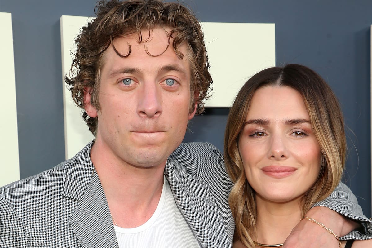 Jeremy Allen White y Addison Timlin en tiempos más felices; el actor de The Bear deberá someterse a rigurosos y casi diarios controles de alcoholemia para ver a sus hijas