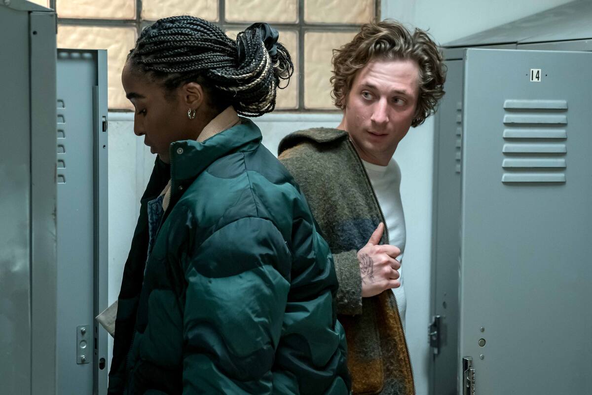 Jeremy Allen White y Ayo Edebiri durante el primer episodio de la segunda temporada de The Bear