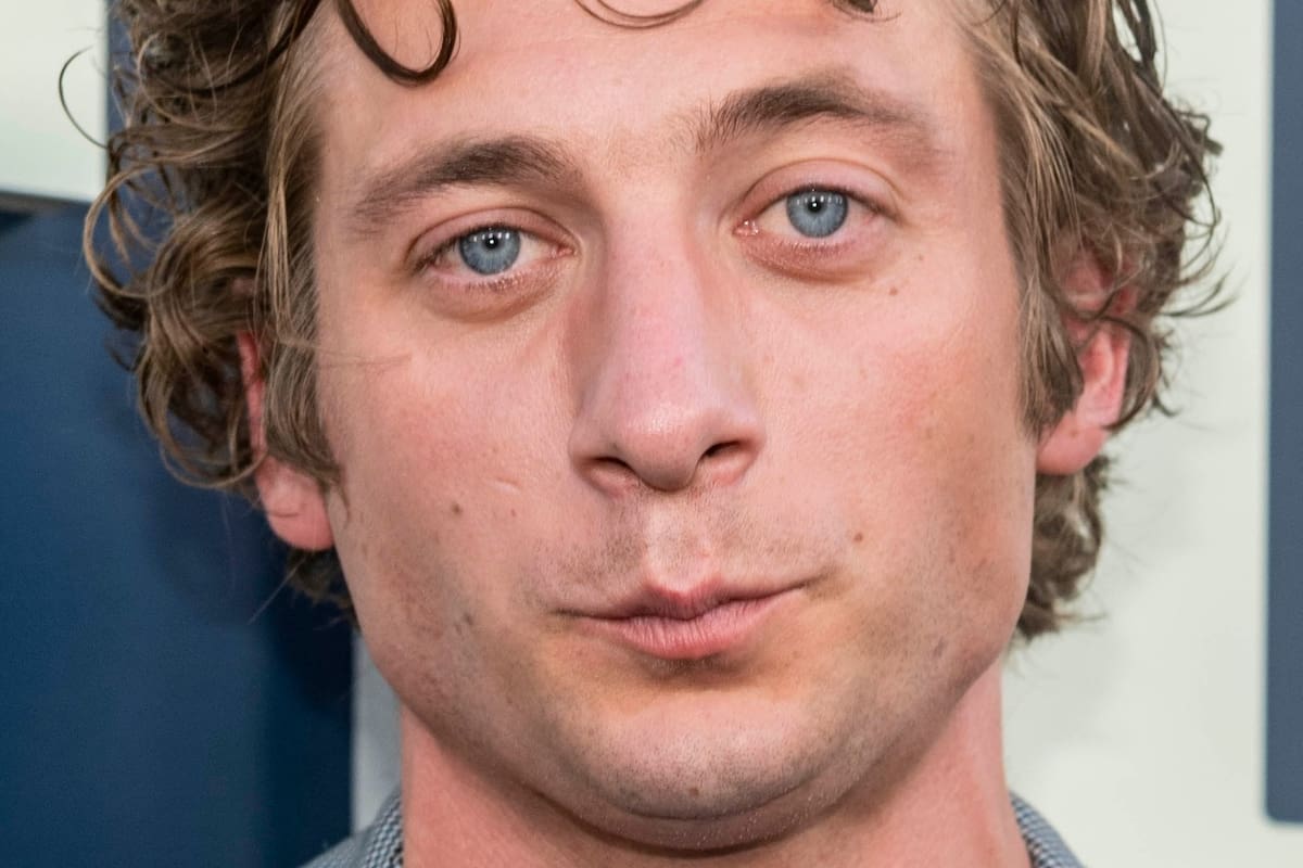 Jeremy Allen White y Rosalía fueron vistos en Los Ángeles durante una salida al cine y a comer y se dispararon los rumores de romance