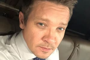 Una ex de Jeremy Renner lo acusa de comportamientos violentos, amenazarla y enviarle pornografía