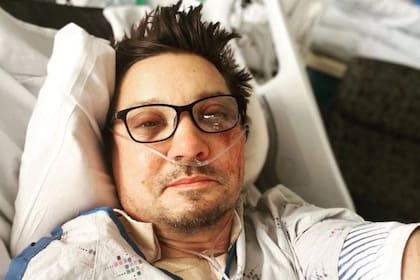 Jeremy Renner publicó un nuevo posteo desde el hospital mientras sigue evolucionando favorablemente