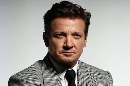 Jeremy Renner respondió a la denuncia por acoso con una amenaza de demanda multimillonaria