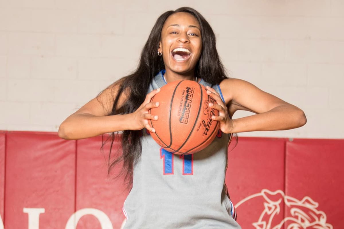 Jermani Thompson también era una jugadora sobresaliente de básquetbol