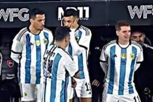 Jero Freixas, con la camiseta de la selección, antes de entrar a jugar