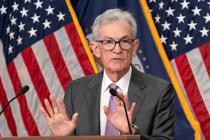 Jerome Powell, presidente de la Fed, defiende tasas altas para controlar una inflación aún elevada en EE.UU.
