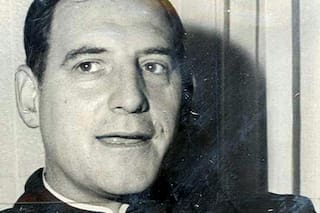 El obispo que fue obligado a renunciar en la cúspide de su carrera